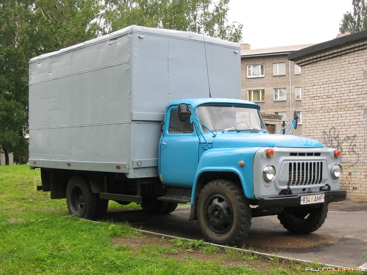 Грузовики газ продажа. ГАЗ 53 фургон грузовой. ГАЗ 52 3307. ГАЗ-52 грузовой. Газон ГАЗ 53.